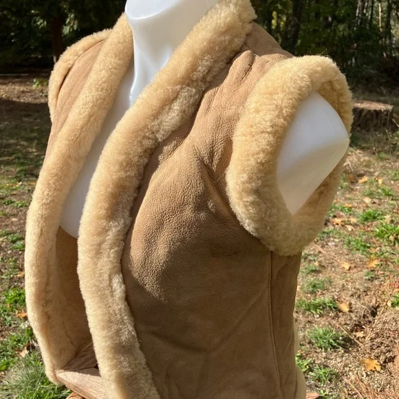 Authentic Sheepskin & Leather Vest - Picture 3 of 11